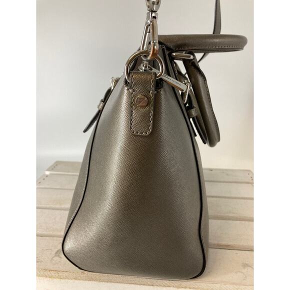 MICHAEL KORS, PUTER METALIC SAFFIANO LEATHER CROSSBODY BAG - Picture 2 of 16